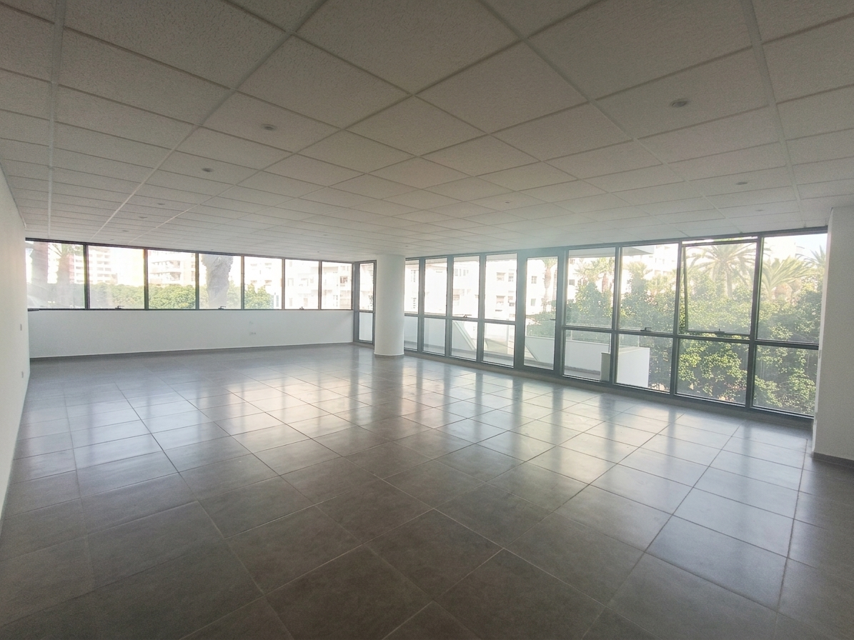 plateau de bureau premium de 359 m dans un immeuble pro neuf - Photo 2