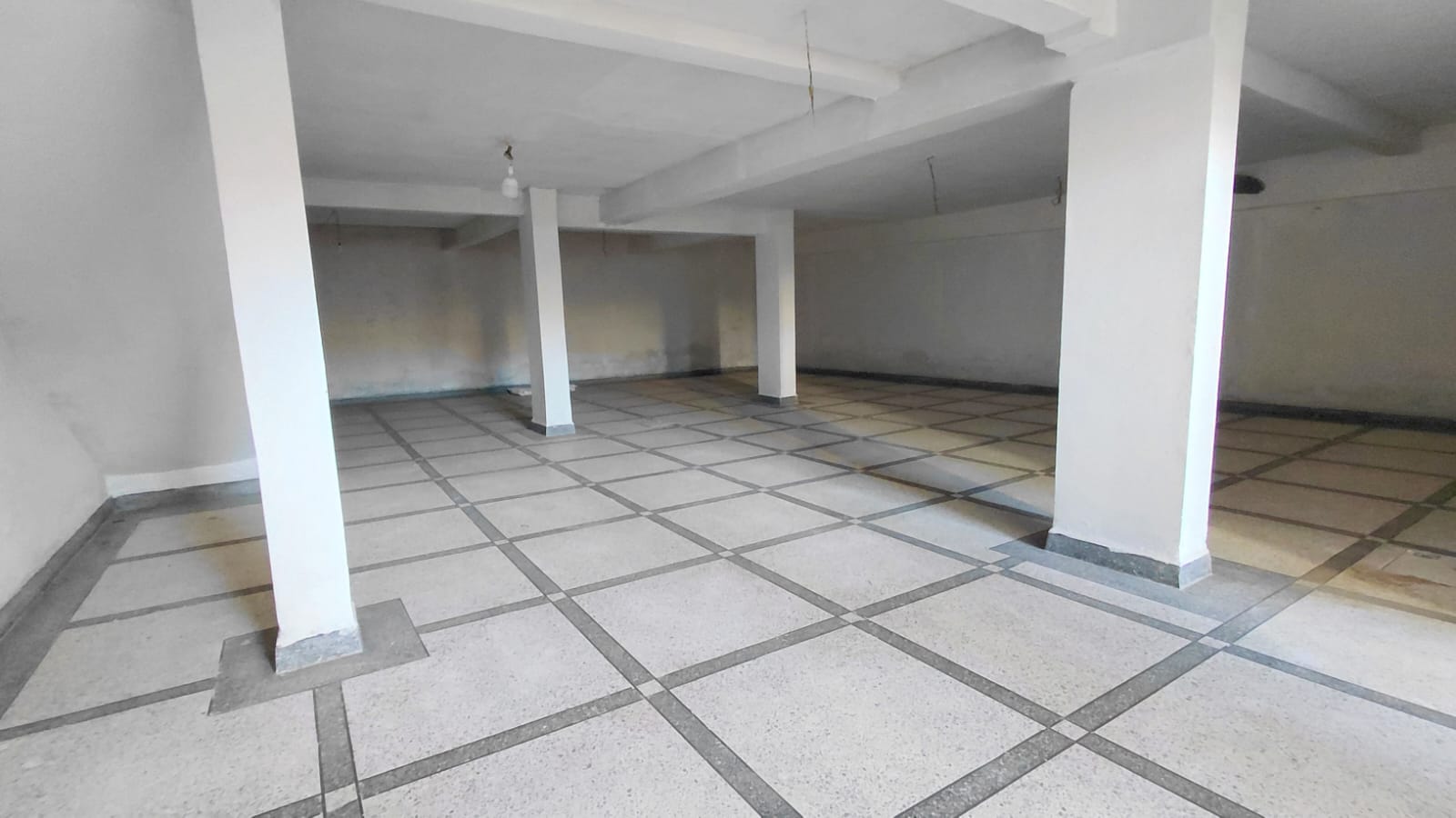 local commercial de 256m2 a la vente en plein bd zerktouni - Photo 11