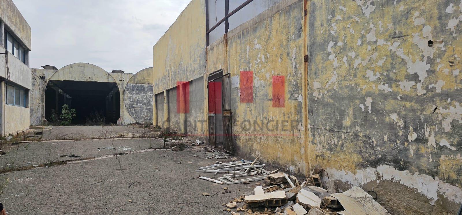 Usine  industrielle ( a rafraichir )  de 18.000 m de surface utile dont 20.000 m de surface de terrain a la vente en plein zone industrielle de ain sebaa coté Bld Chefchaouni - Photo 11