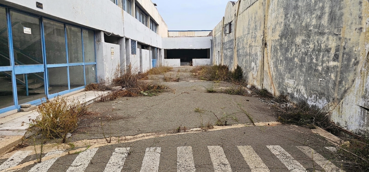 Usine  industrielle ( a rafraichir )  de 18.000 m de surface utile dont 20.000 m de surface de terrain a la vente en plein zone industrielle de ain sebaa coté Bld Chefchaouni - Photo 7