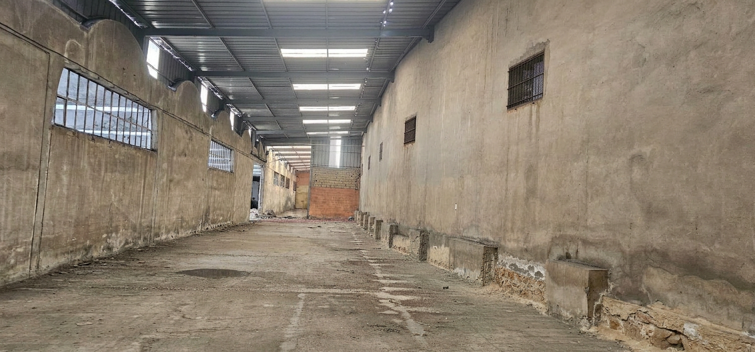 Usine  industrielle ( a rafraichir )  de 18.000 m de surface utile dont 20.000 m de surface de terrain a la vente en plein zone industrielle de ain sebaa coté Bld Chefchaouni - Photo 8