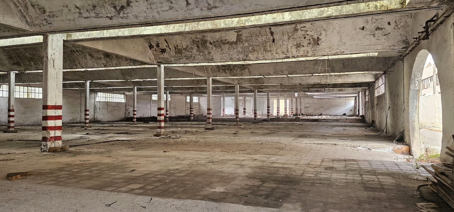 Usine  industrielle ( a rafraichir )  de 18.000 m de surface utile dont 20.000 m de surface de terrain a la vente en plein zone industrielle de ain sebaa coté Bld Chefchaouni - Photo 9