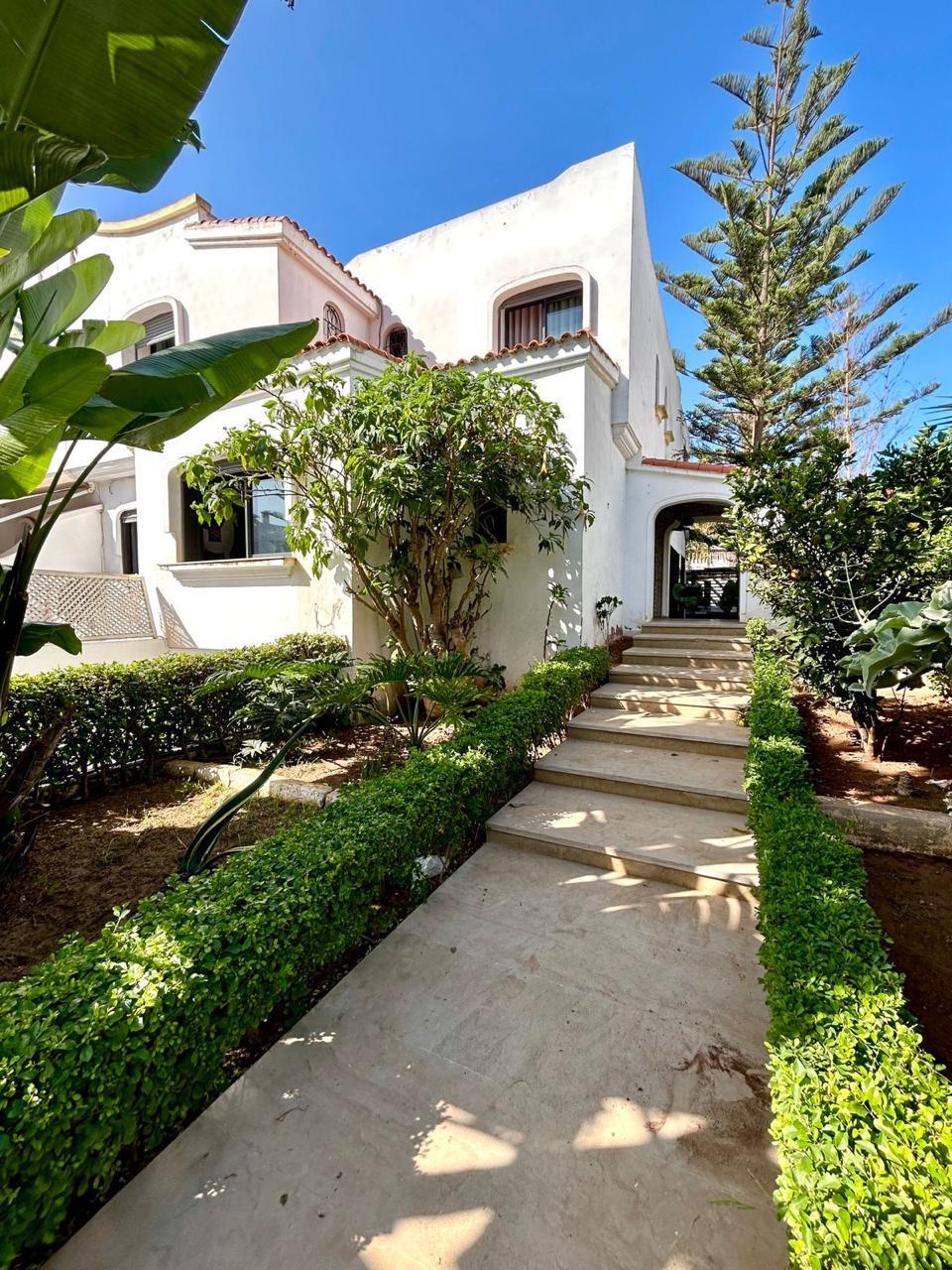 Villa in affitto a Casablanca con 6 camere da letto e piscina